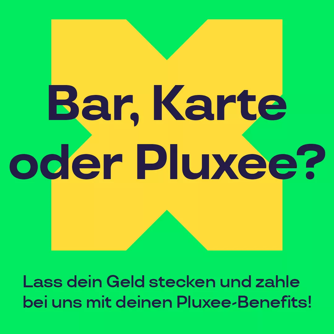 Pluxee POS Werbemittel X-Landmark mit grünem Hintergrund mit dem Schriftzug "Bar, Karte oder Pluxee?"