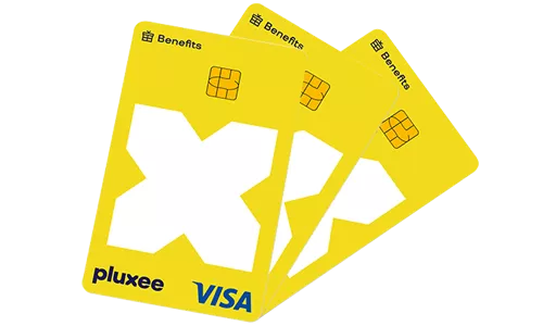 Ansicht drei Pluxee Benefits Card in gelb als Fächer angeordnet.